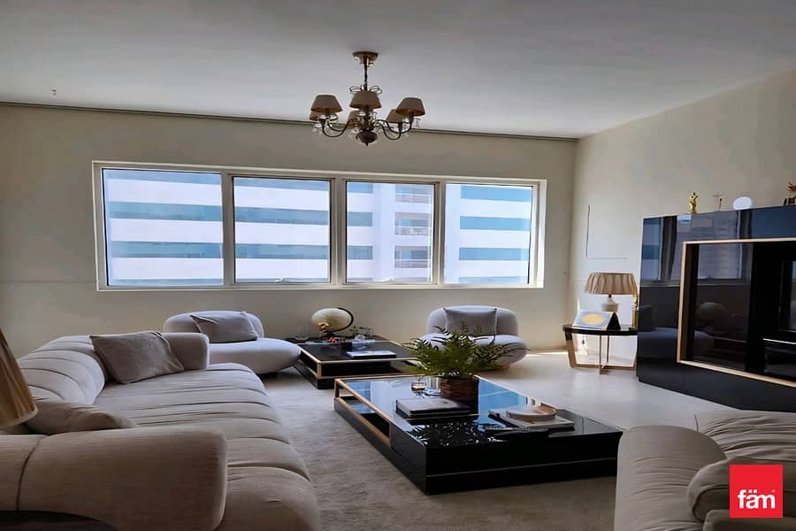 Spacious Layout l Vacant l Investment Opportunity