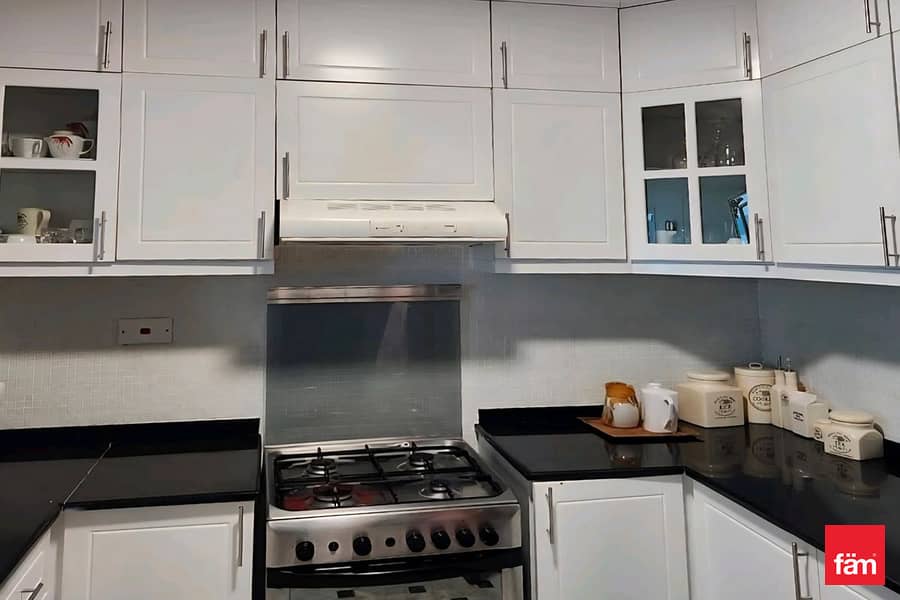 Spacious Layout l Vacant l Investment Opportunity