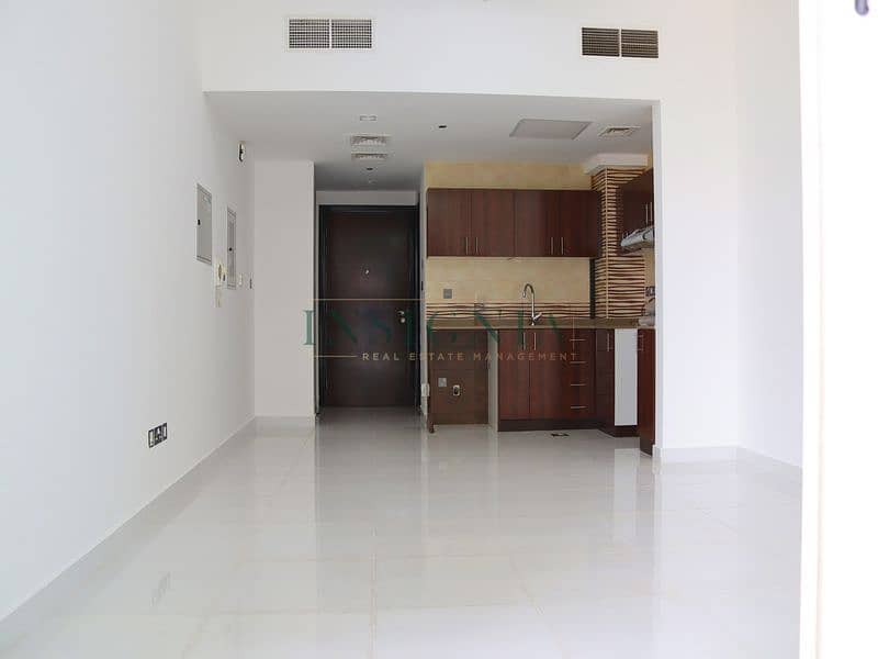 Villa & Skyline View Vacant Studio Spacious Prime Location