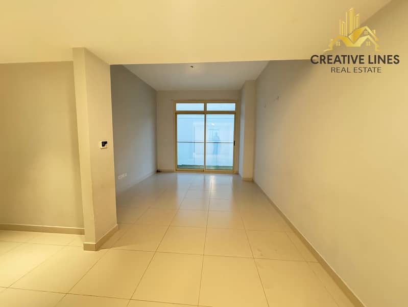 2 BEDROOM// CLOSE KITCHEN // WITH BALCONY// READY TO MOVE