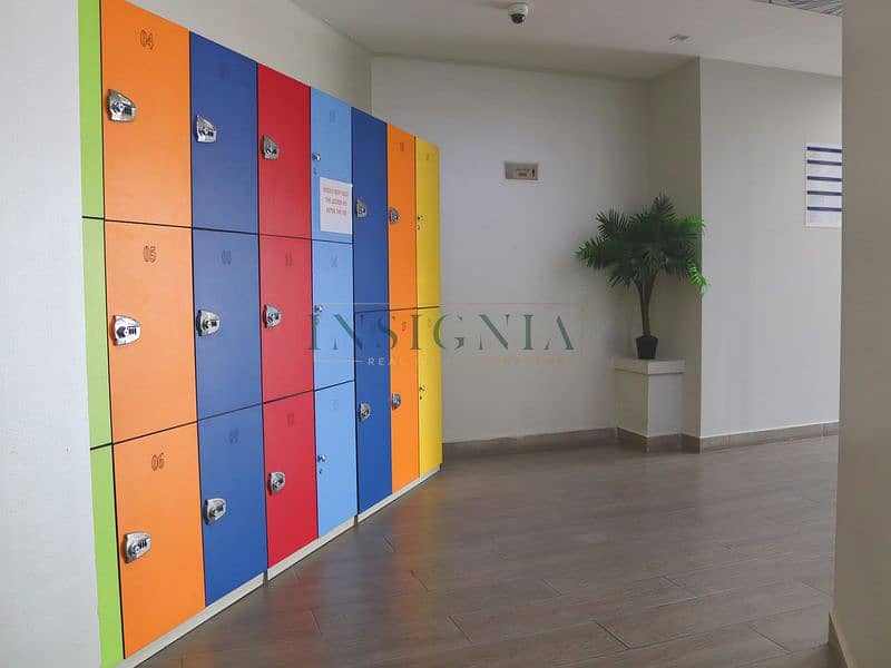 Villa & Skyline View Vacant Studio Spacious Prime Location