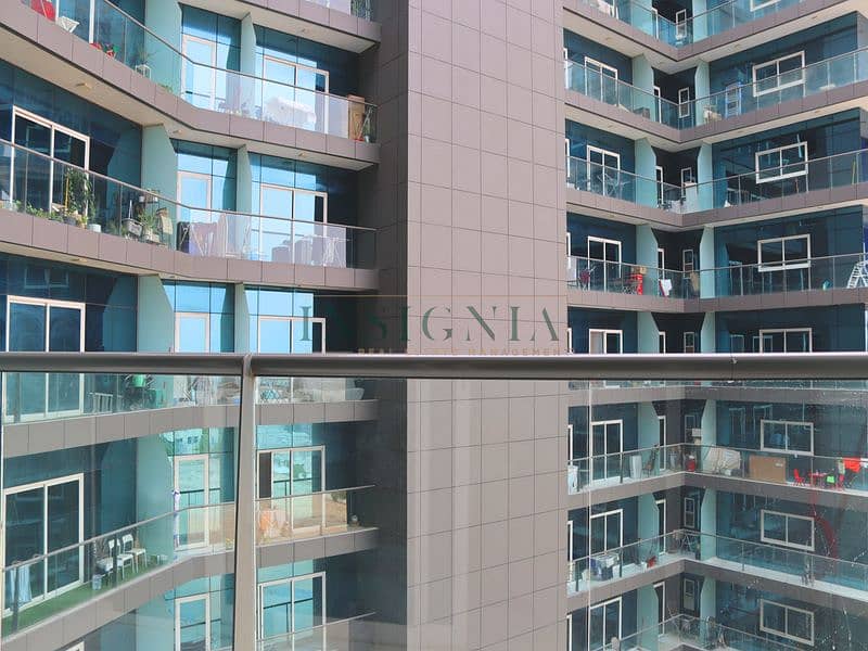 Villa & Skyline View Vacant Studio Spacious Prime Location - Image 6