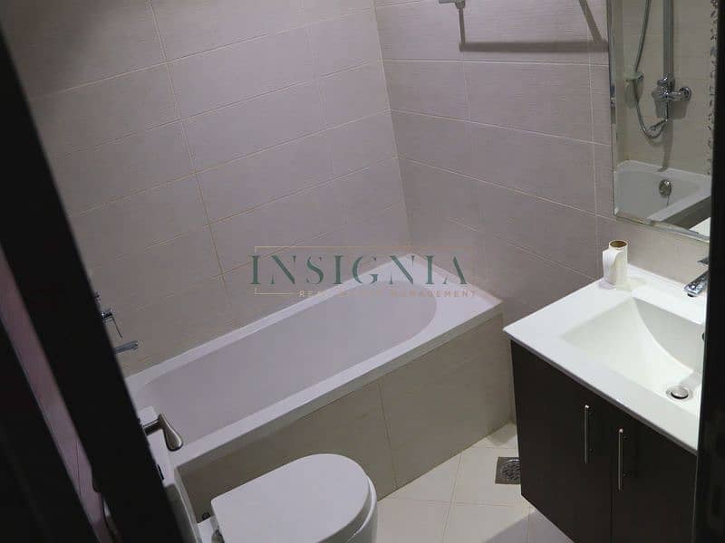 Villa & Skyline View Vacant Studio Spacious Prime Location - Image 8