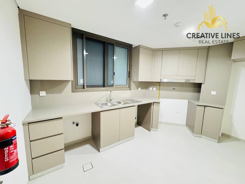 3 B/R // WITH MAID ROOM // CLOSE KITCHEN // READY TO MOVE