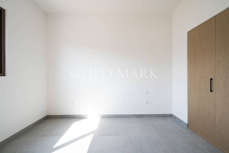 Corner Unit | Big Plot | Brand New | 4BR