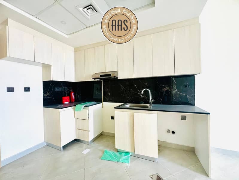 Spacious 1 bedroom for sale on higher floor with community view