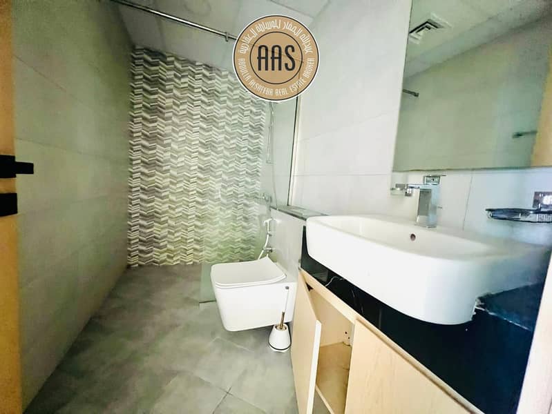 Spacious 1 bedroom for sale on higher floor with community view - Image 6