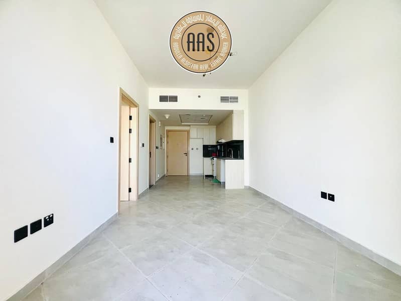 Spacious 1 bedroom for sale on higher floor with community view - Image 8