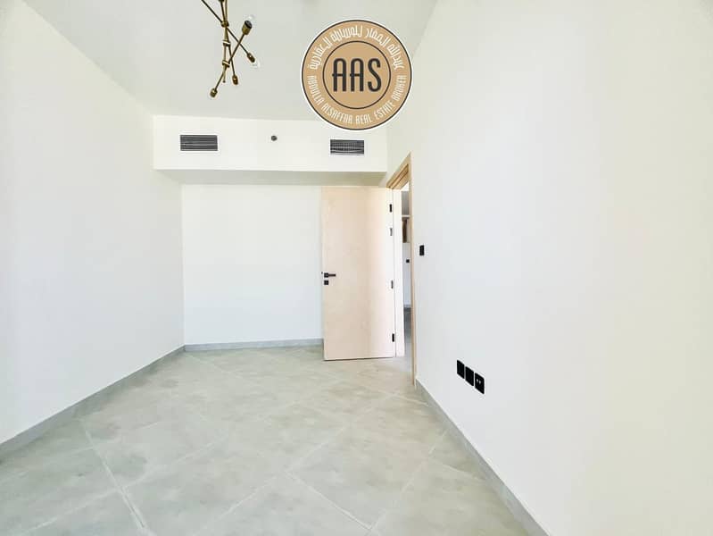 Spacious 1 bedroom for sale on higher floor with community view - Image 10