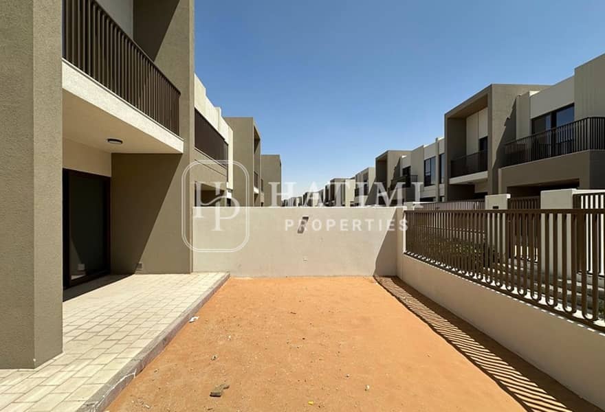 VACANT| SINGLE ROW| OPPOSITE THE POOL - Image 10