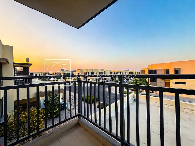 5BR + Maid | Upgraded and Landscaped | Vacant - Image 14