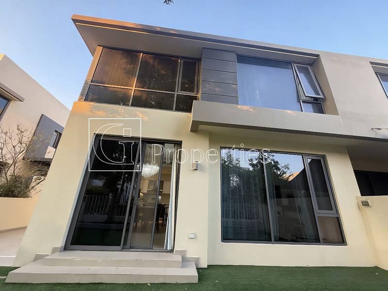 5BR + Maid | Upgraded and Landscaped | Vacant - Image 15