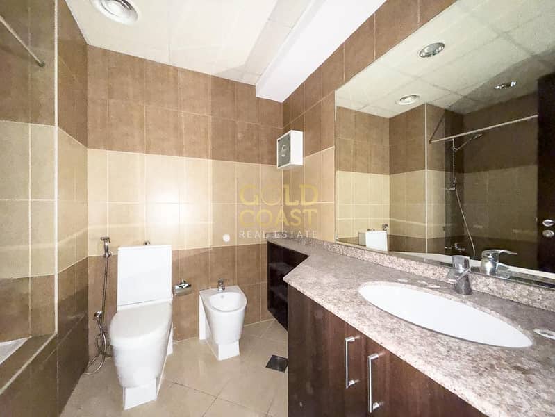 Upgraded Apartment + Maid | Vacant | Full Burj Al Arab, Sea and Canal View | Furnished | Churchill Residence, Business Bay - Image 20