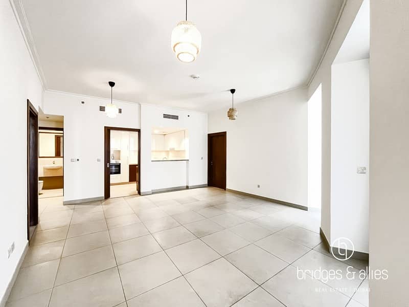 BURJ KHALIFA VIEW | BRIGHT | WELL MAINTAINED | AVL