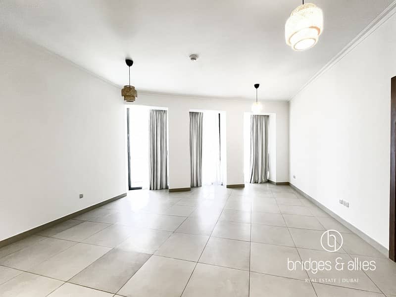 BURJ KHALIFA VIEW | BRIGHT | WELL MAINTAINED | AVL