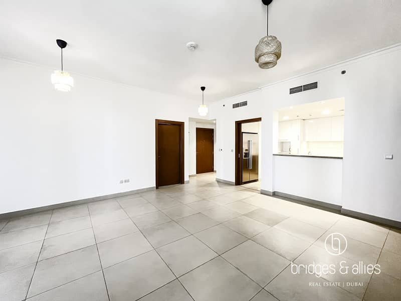 BURJ KHALIFA VIEW | BRIGHT | WELL MAINTAINED | AVL