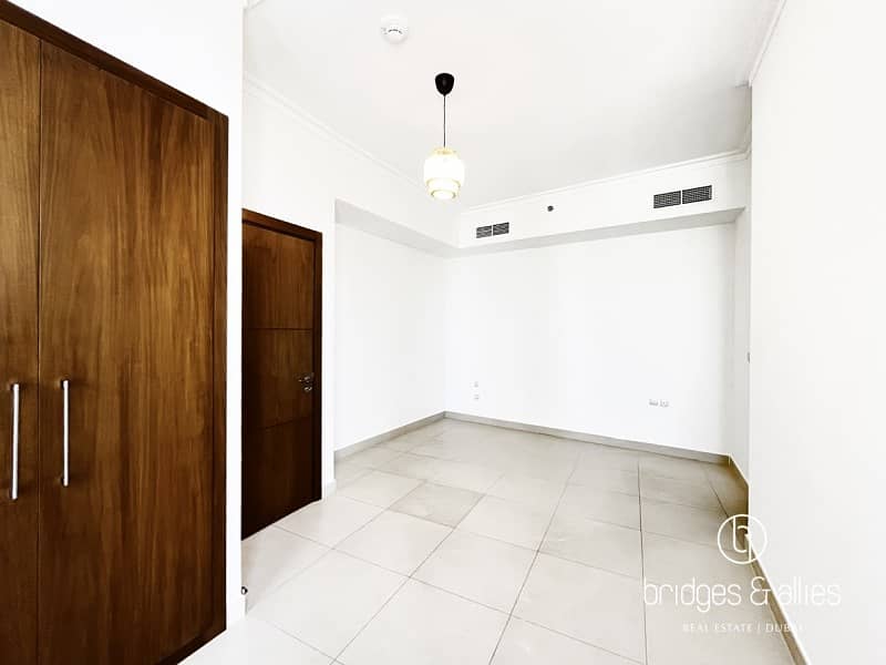 BURJ KHALIFA VIEW | BRIGHT | WELL MAINTAINED | AVL - Image 9