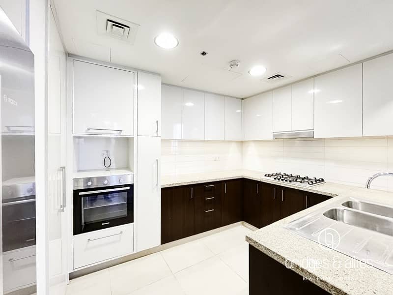 BURJ KHALIFA VIEW | BRIGHT | WELL MAINTAINED | AVL - Image 12