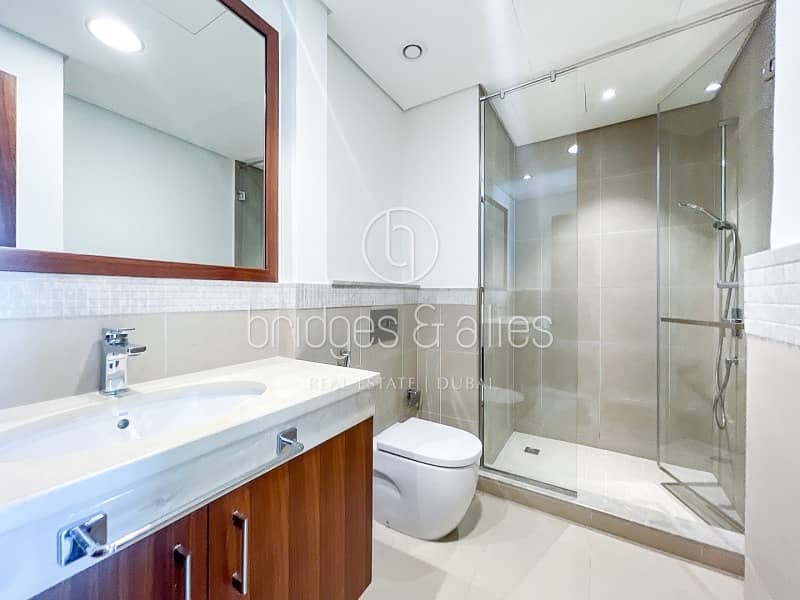 BURJ KHALIFA VIEW | BRIGHT | WELL MAINTAINED | AVL - Image 18