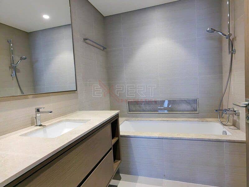 Elegant 2BR Apartment | Fully Furnished | Panoramic Downtown View - Image 12