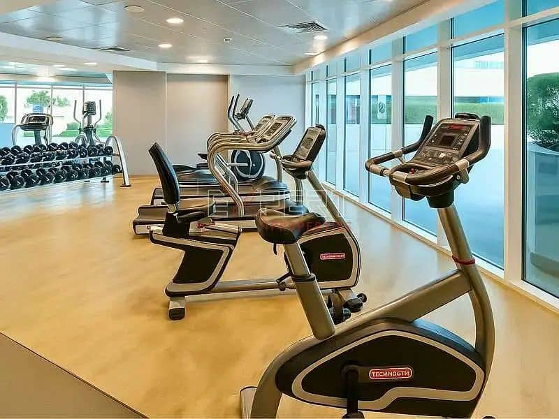 Open-plan living | Fully Furnished | Stunning City Views - Image 9