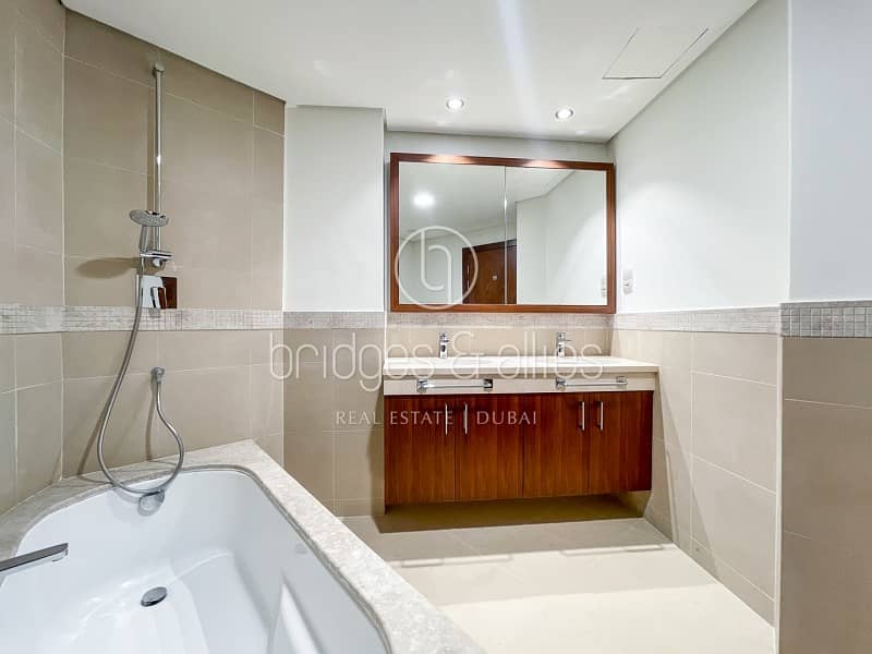 BURJ KHALIFA VIEW | BRIGHT | WELL MAINTAINED | AVL - Image 20