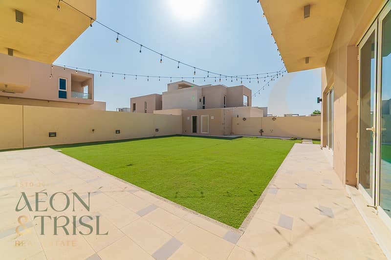 Luxury Villa | Waterfront Living | Spacious Layout - Image 6