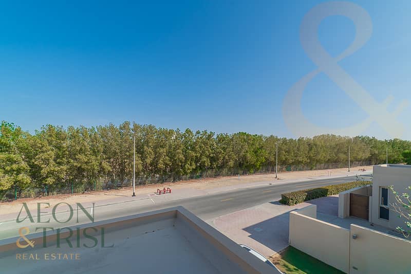 Luxury Villa | Waterfront Living | Spacious Layout - Image 9