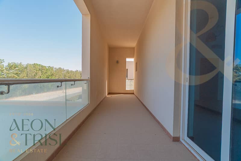 Luxury Villa | Waterfront Living | Spacious Layout - Image 12