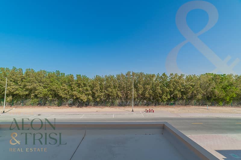 Luxury Villa | Waterfront Living | Spacious Layout - Image 15