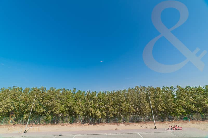 Luxury Villa | Waterfront Living | Spacious Layout - Image 16