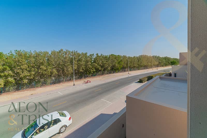 Luxury Villa | Waterfront Living | Spacious Layout - Image 18