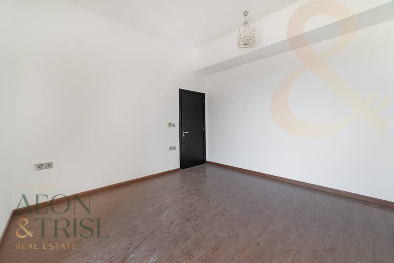 Luxury Villa | Waterfront Living | Spacious Layout - Image 20