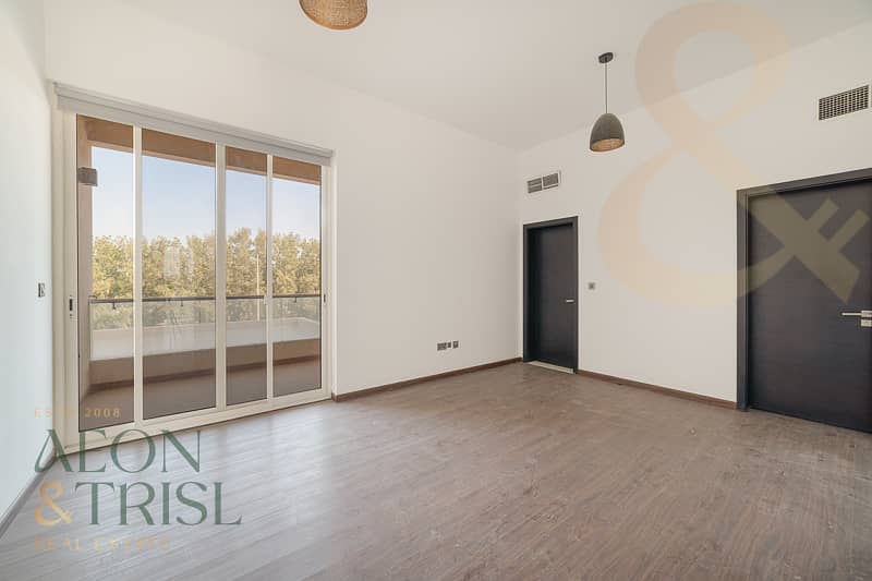 Luxury Villa | Waterfront Living | Spacious Layout - Image 22