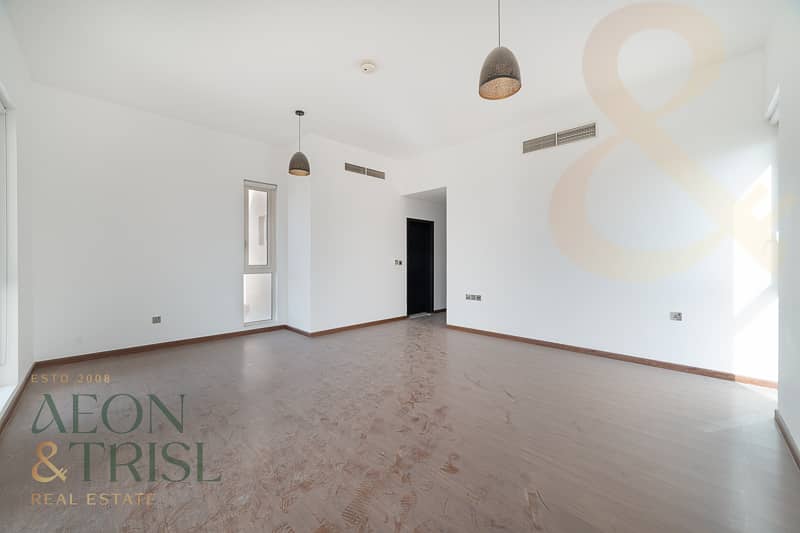 Luxury Villa | Waterfront Living | Spacious Layout - Image 27