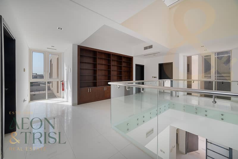 Luxury Villa | Waterfront Living | Spacious Layout - Image 42