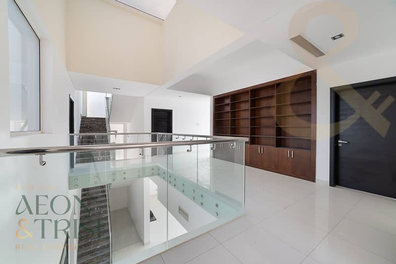 Luxury Villa | Waterfront Living | Spacious Layout - Image 43