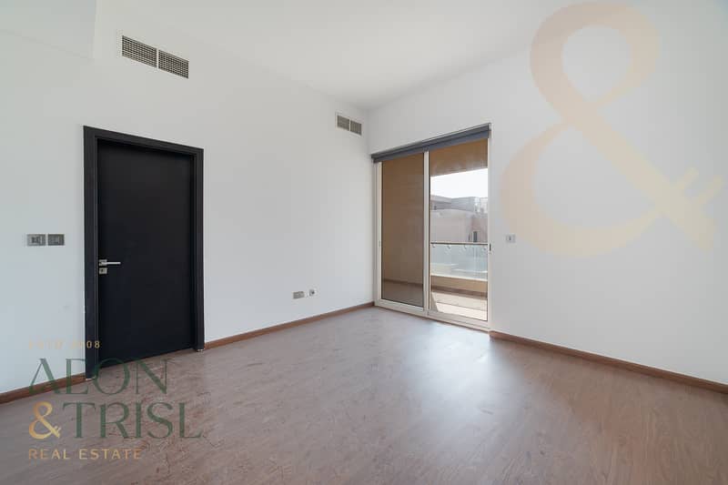 Luxury Villa | Waterfront Living | Spacious Layout - Image 44