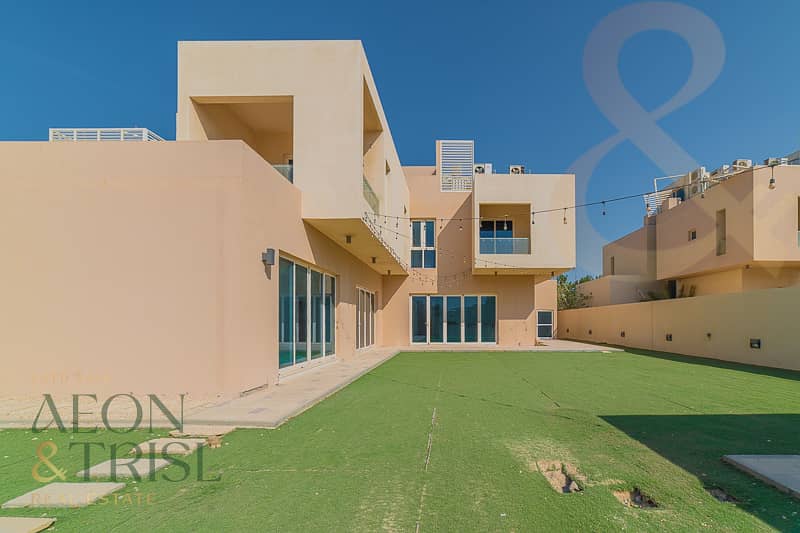 Luxury Villa | Waterfront Living | Spacious Layout - Image 45