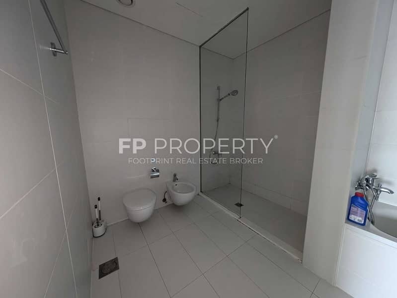 Burj View | Unfurnished | Huge Size - Image 11