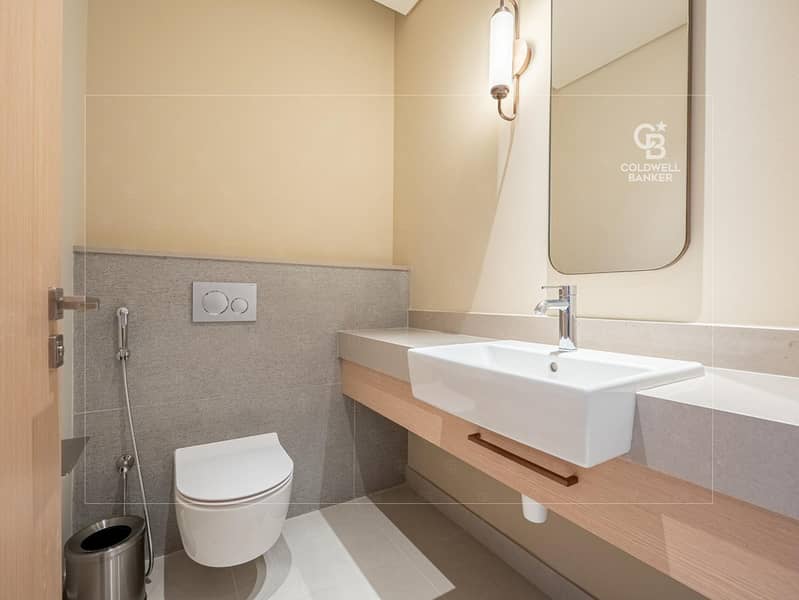 Modern Furnished 1BR | Downtown Living | Vacant - Image 14