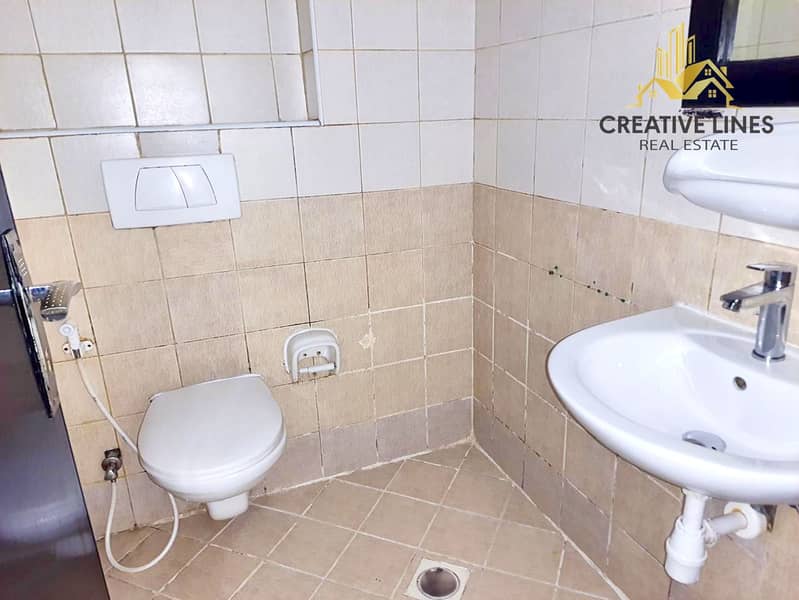 Spacious 2BHK Apartment with All Amenities And Facilities Near Pond Park - Image 11