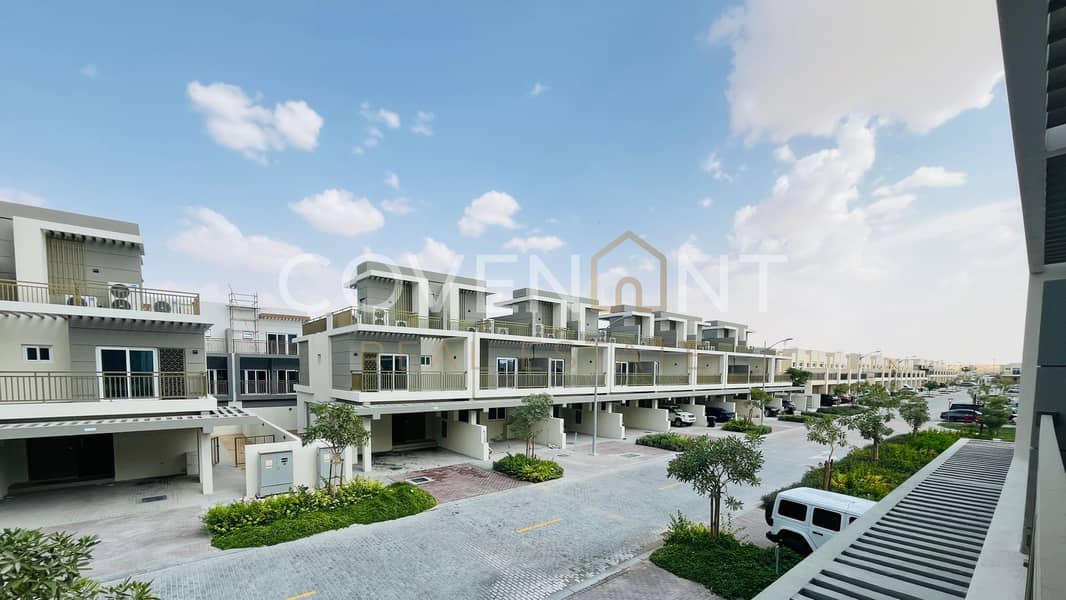 Brand New I Middle Unit I Handover Soon