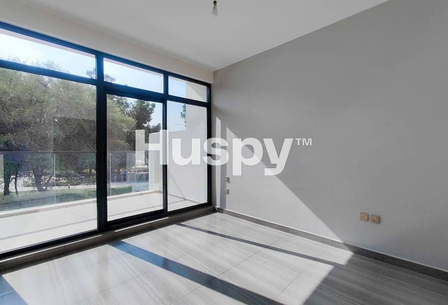 Vacant | Corner Unit | Park Backing