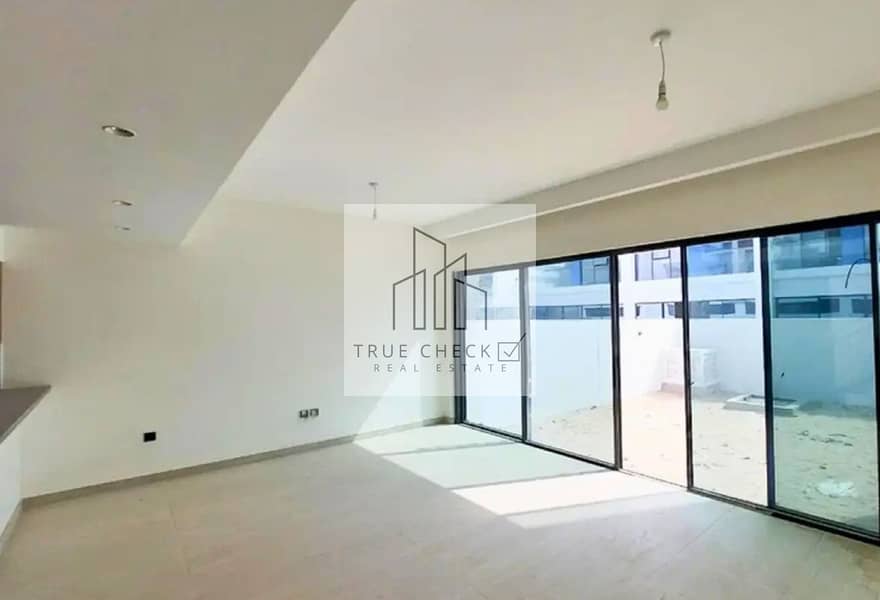 BRAND NEW UNIT | SPACIOUS LAYOUT l UNDER 1 YEAR WARRANTY