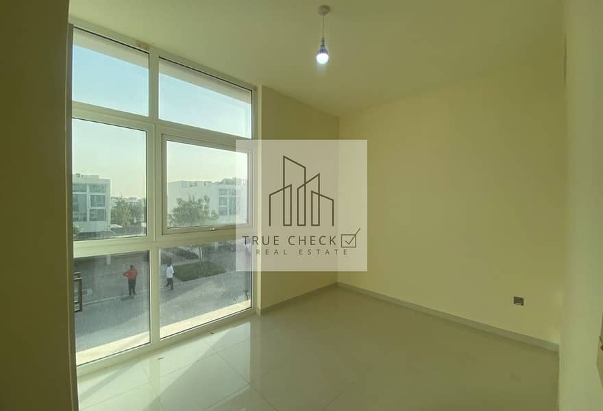 BRAND NEW UNIT | SPACIOUS LAYOUT l UNDER 1 YEAR WARRANTY - Image 8