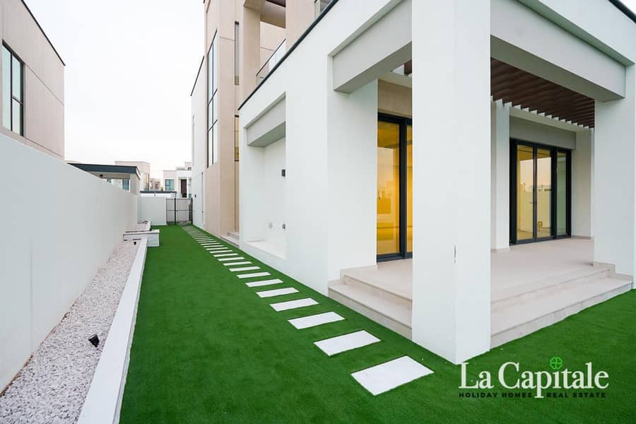 Luxury | Single Row | Brand New | Ready to Move