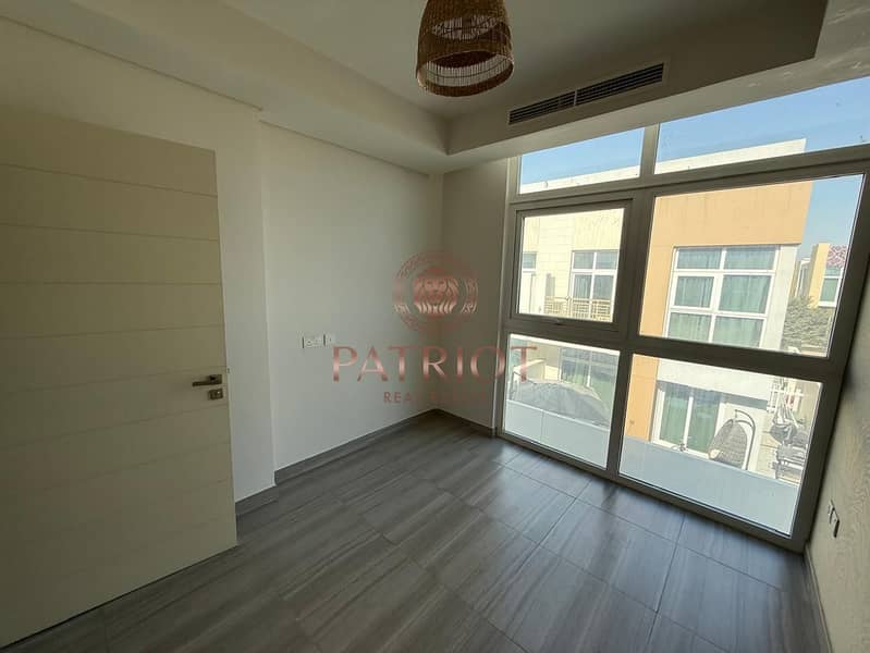 Presenting Unique 3BH || Corner Unit || Crystal Interior || Back to Back || Peaceful Environment || Luxurious || Roof Top ||