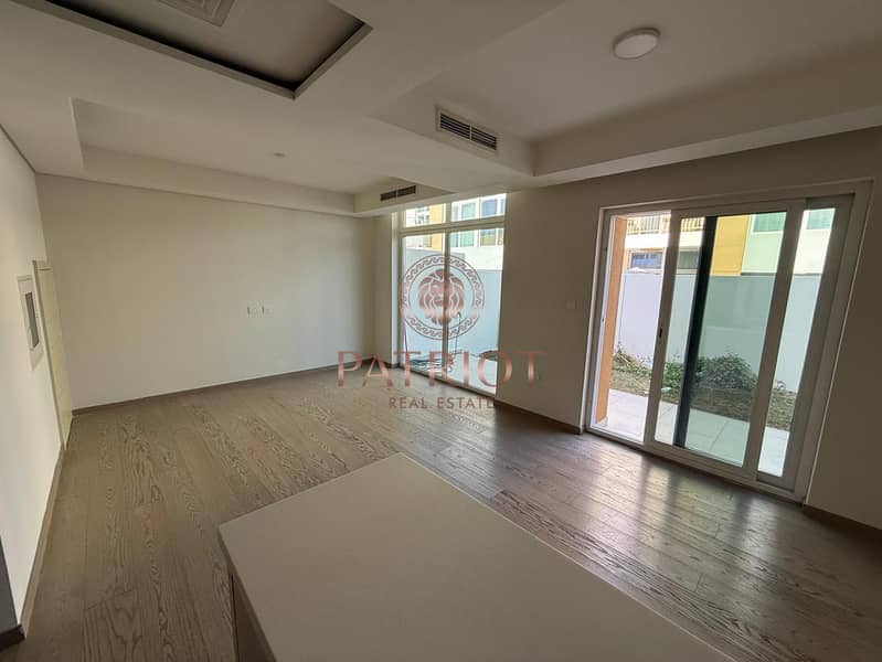 Presenting Unique 3BH || Corner Unit || Crystal Interior || Back to Back || Peaceful Environment || Luxurious || Roof Top ||