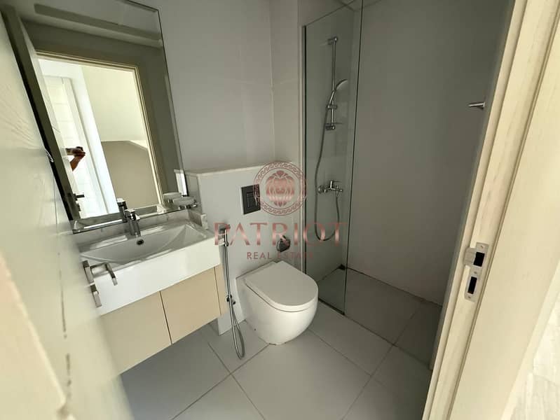 Presenting Unique 3BH || Corner Unit || Crystal Interior || Back to Back || Peaceful Environment || Luxurious || Roof Top || - Image 16